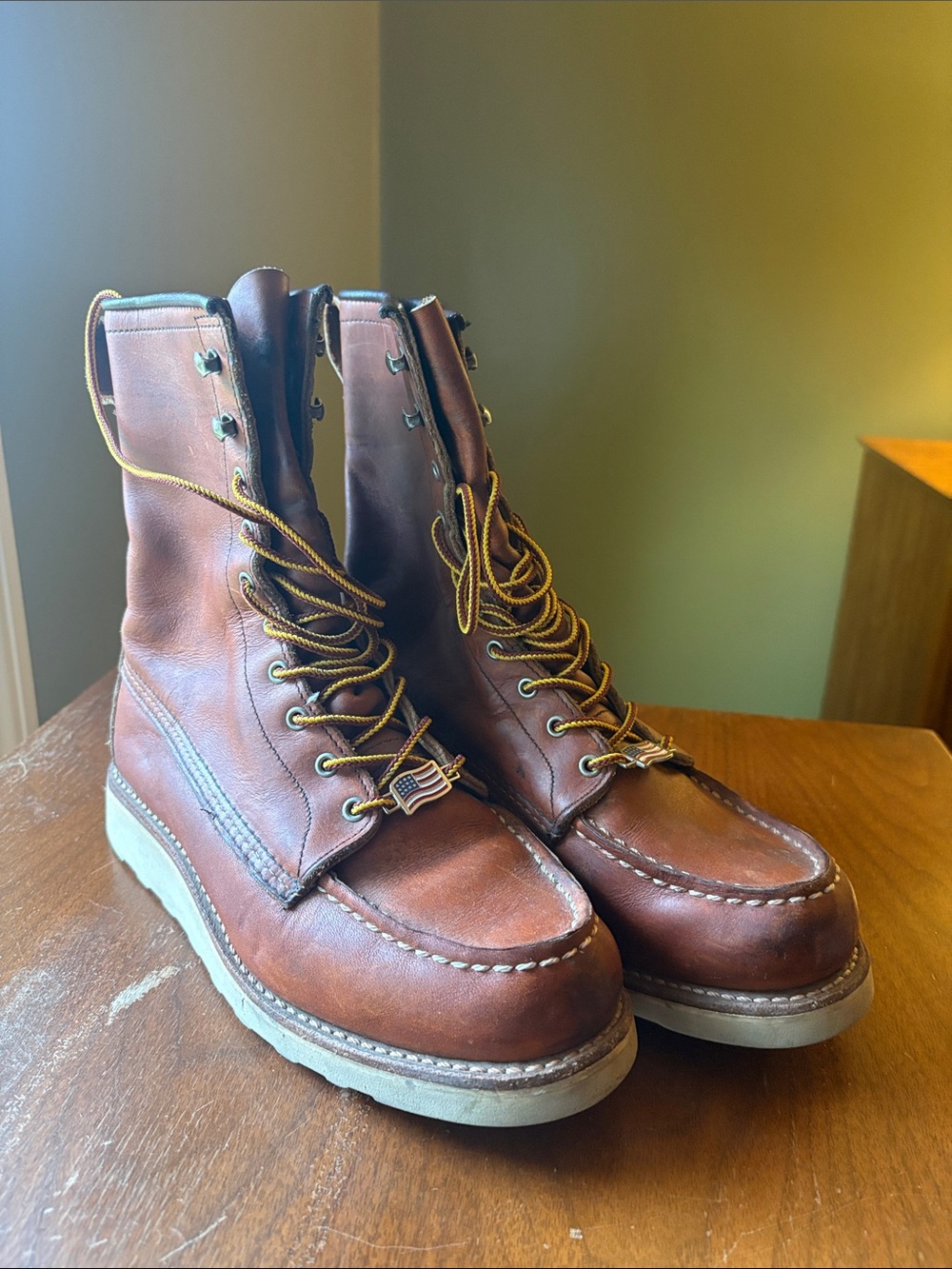 Red Wing Women’s 8-Inch Classic Moc Toe in Oro Leather